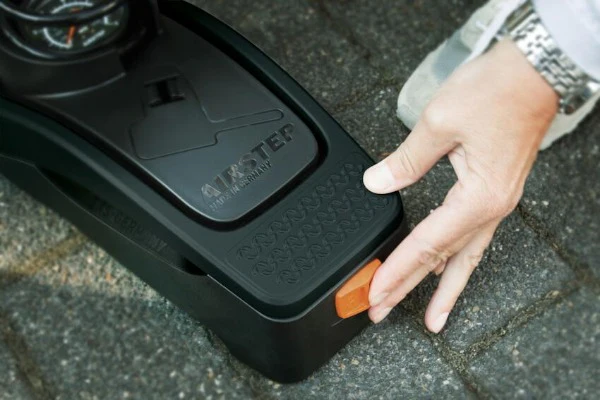 Airstep Digi Bicycle Foot Pump - Image 6